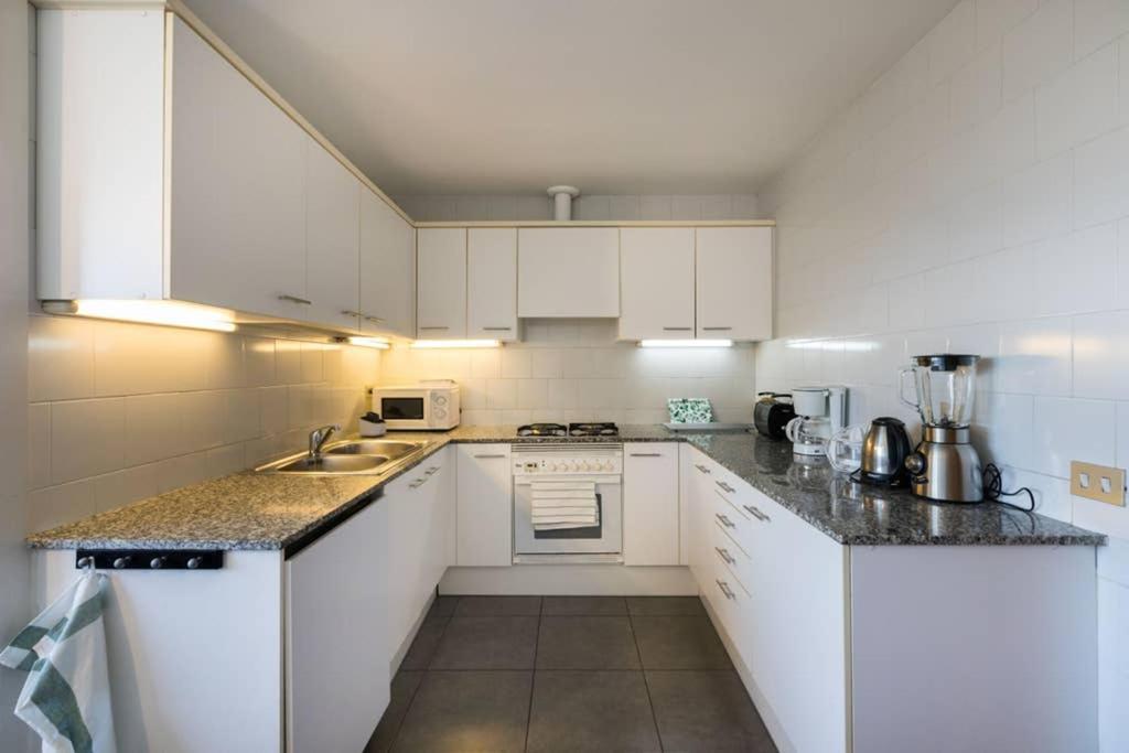 Sea Views & City Skyline Barcelona Bagian luar foto